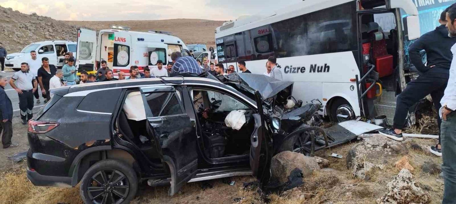 sirnakta-yolcu-otobusu-ile-otomobil-carpisti-1i-agir-4-yarali