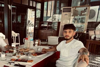 tarsusta-otomobille-carpisan-motosikletli-hayatini-kaybetti