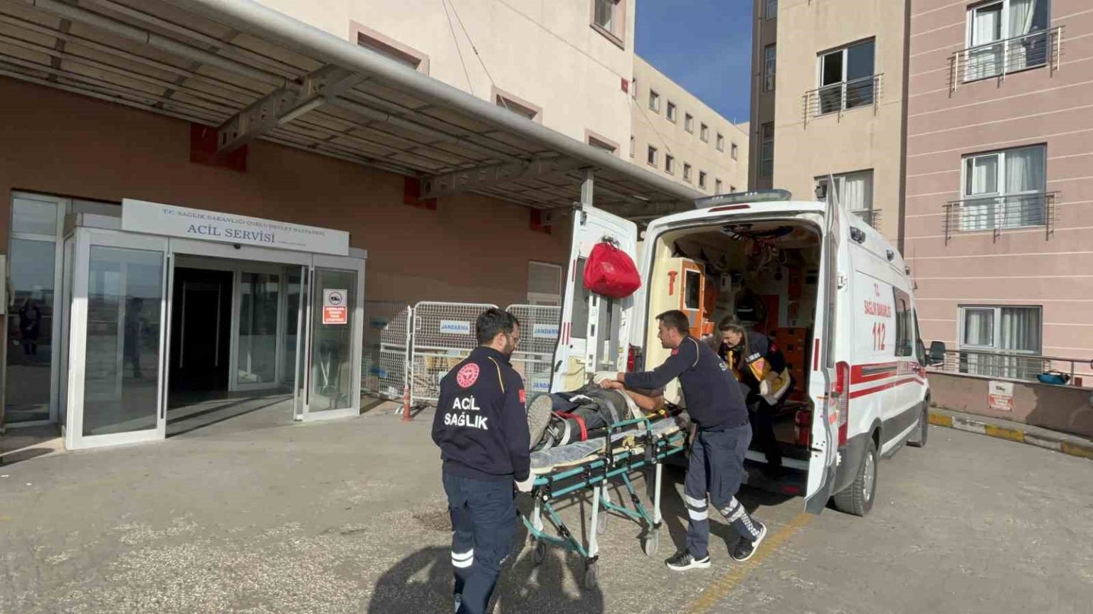 tekirdagda-iskeleden-dusen-isci-agir-yaralandi