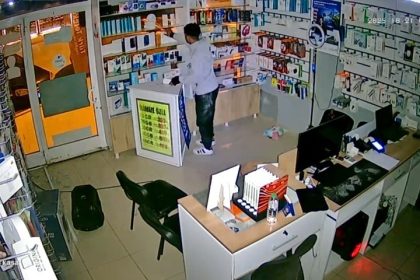 telefoncuya-girip-elektronik-cihazlari-calan-hirsiz-tutuklandi
