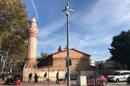 tepki-ceken-restorasyon-602-yillik-minare-ayakta-18-yillik-minare-curuyor