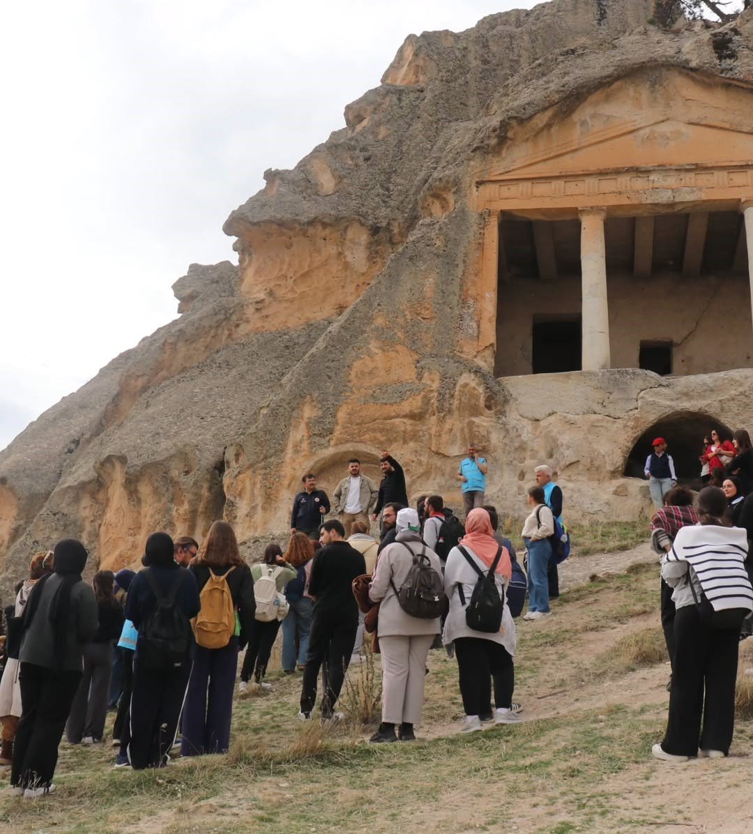 universite-ogrencileri-ile-doga-yurusuyu-duzenlendi