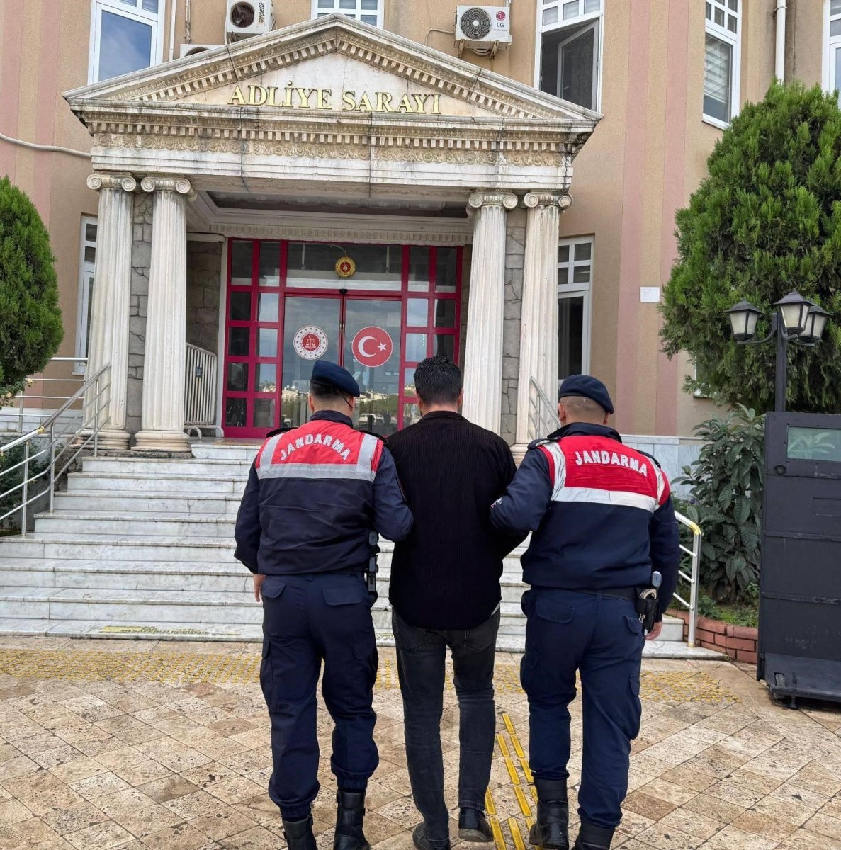 uyusturucu-sucundan-aranan-sahis-didimde-yakalandi