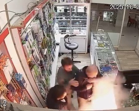 vanda-cep-telefonu-bataryasi-bomba-gibi-patladi