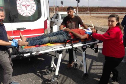 yarali-tasiyan-otomobille-kamyonet-carpisti-3-yarali