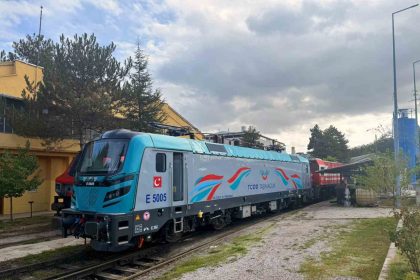 yerli-urun-yerli-ve-milli-lokomotif-tavsanli-raylarinda