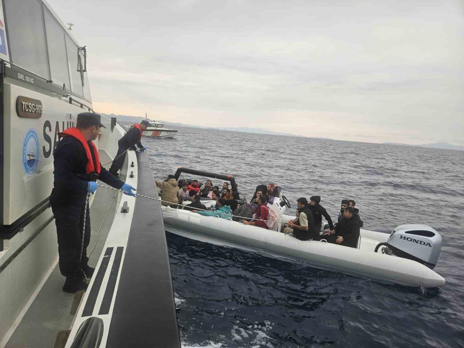 yunanistanin-geri-ittigi-36-duzensiz-gocmen-kurtarildi