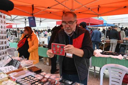 yuzlerce-yillik-kagit-ve-madeni-paralar-tezgahta-alicilarini-bekliyor