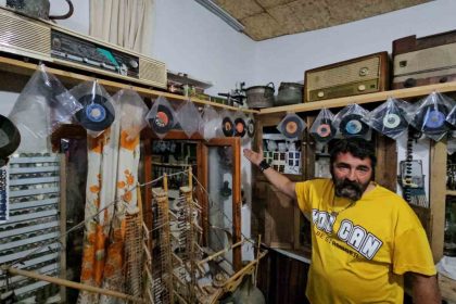 25-yildir-antika-biriktirerek-gecmisin-izlerini-gunumuze-tasiyor