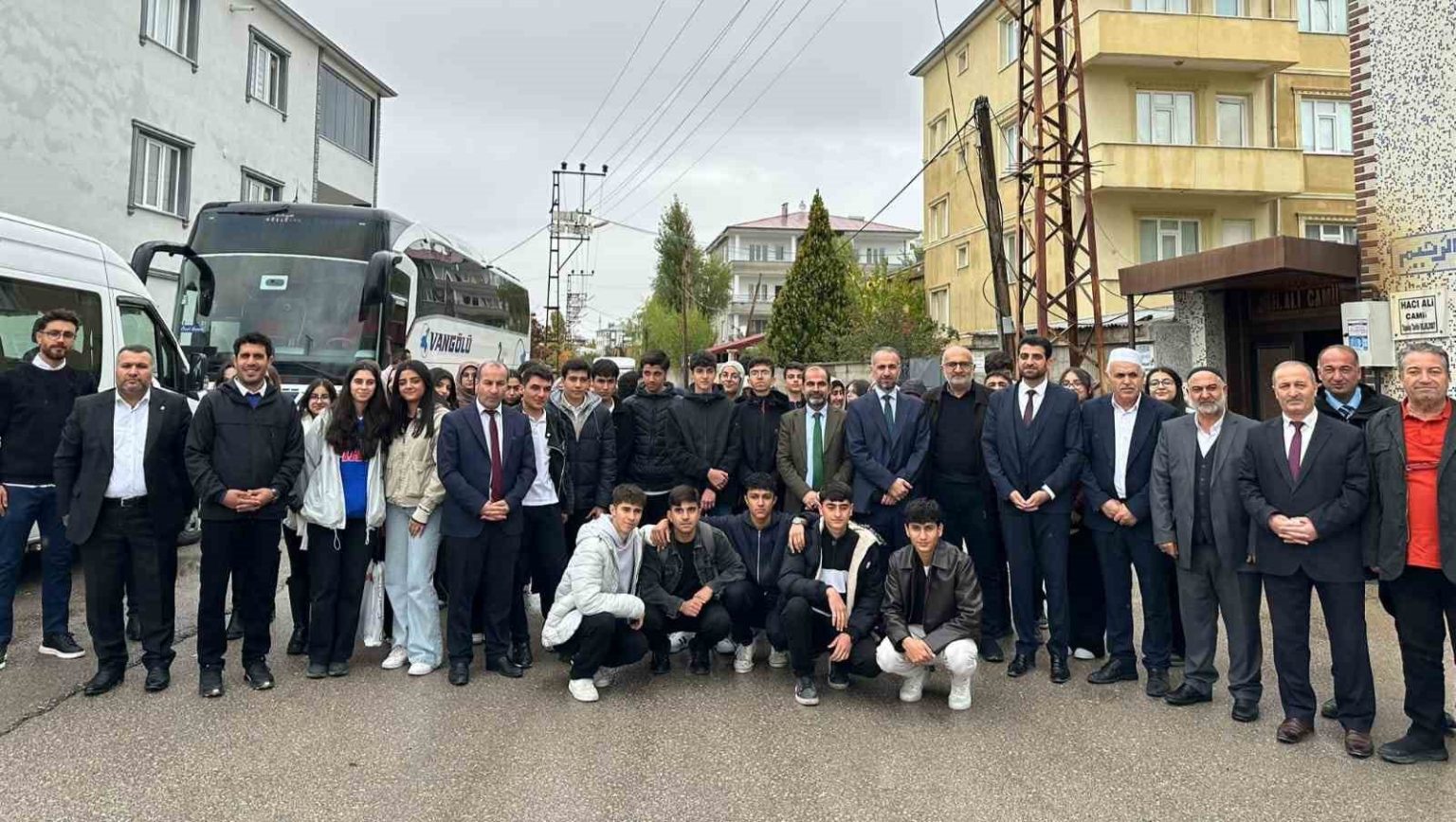 400-genc-gonullu-tarihi-camide-din-gonulluleriyle-bulustu