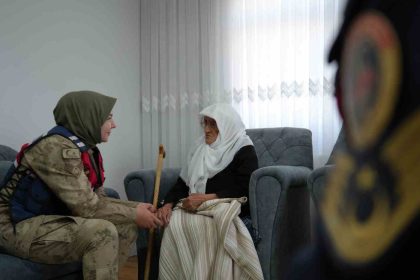 97-yasindaki-rabiye-ninenin-asker-sevgisi-biz-turkuz-onlar-benim-evladim