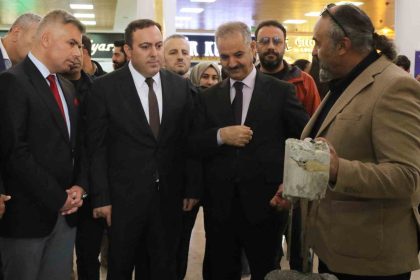 agrida-nuh-tufani-temali-sergi-sanatseverlerle-bulustu