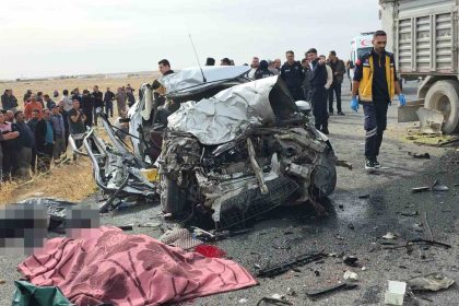 aksarayda-kamyon-ile-otomobil-carpisti-3-kardes-oldu