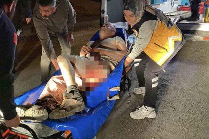 aksarayda-kilicaslan-parkinda-8-yerinden-bicaklanan-adam-agir-yaralandi