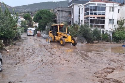aliaga-belediyesinden-sel-bolgesine-destek