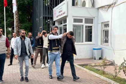 antalyada-2-kisinin-olumuyle-sonuclanan-silahli-kavga-suphelileri-adliyeye-sevk-edildi