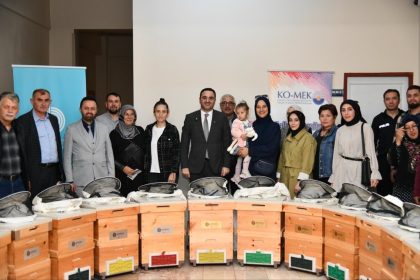 aricilik-kursiyerlerine-malzeme-destegi