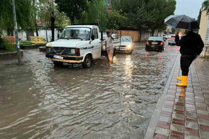 aydinda-saganak-yagmur-hayati-olumsuz-etkiledi