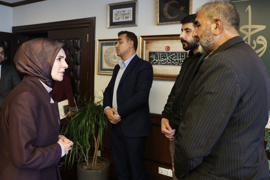 bakan-goktas-rojinin-babasi-nizamettin-bey-ile-bakanligimizda-bir-araya-gelerek-acilarini-paylastik