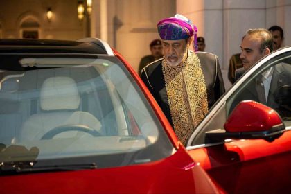 bakan-kacir-anadolu-kirmizisi-togg-turkiye-umman-dostlugunun-simgelerinden-biri-oldu