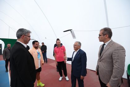 baskan-buyukkilictan-yeni-balon-tenis-kortlarina-inceleme