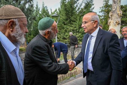 baskan-erden-yaslilara-sanliurfa-seyahati-sozu