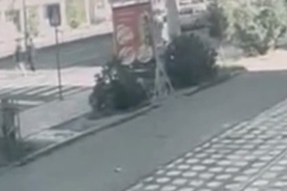 batmanda-cip-yaya-gecidinde-iki-kisiye-carpti-o-anlar-kamerada