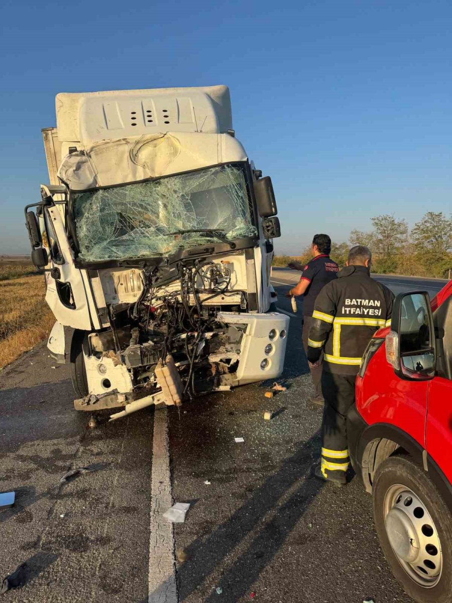 batmanda-iki-tir-carpisti-1-yarali