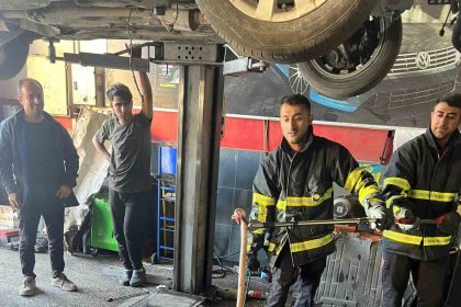 batmanda-otomobilin-motoruna-giren-yilan-itfaiyeyle-ekiplerince-cikartildi