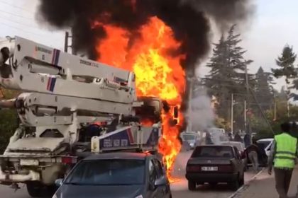 beton-pompasi-alev-alev-yandi-2-otomobil-zarar-gordu