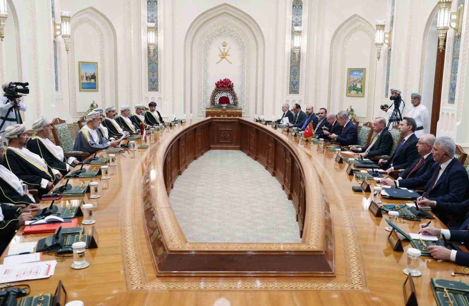 cumhurbaskani-erdogan-ummanda-heyetlerarasi-toplantiya-baskanlik-etti