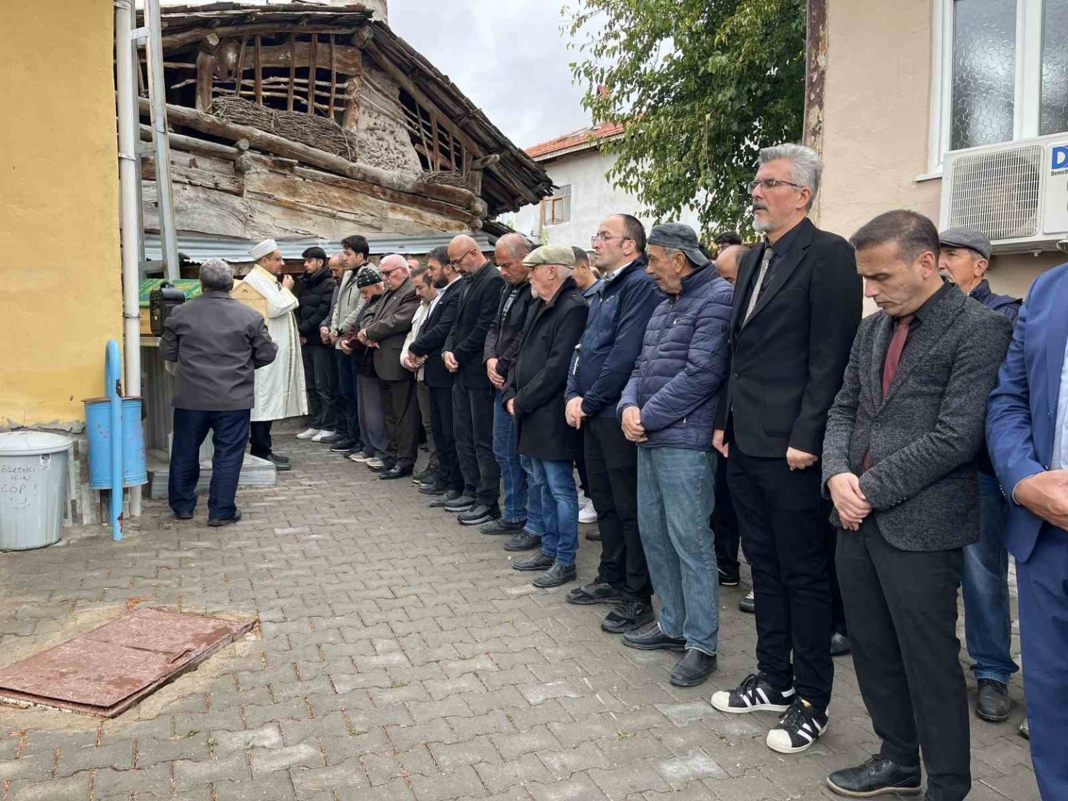 eski-esi-tarafindan-oldurulen-2-cocuk-annesi-kadin-topraga-verildi