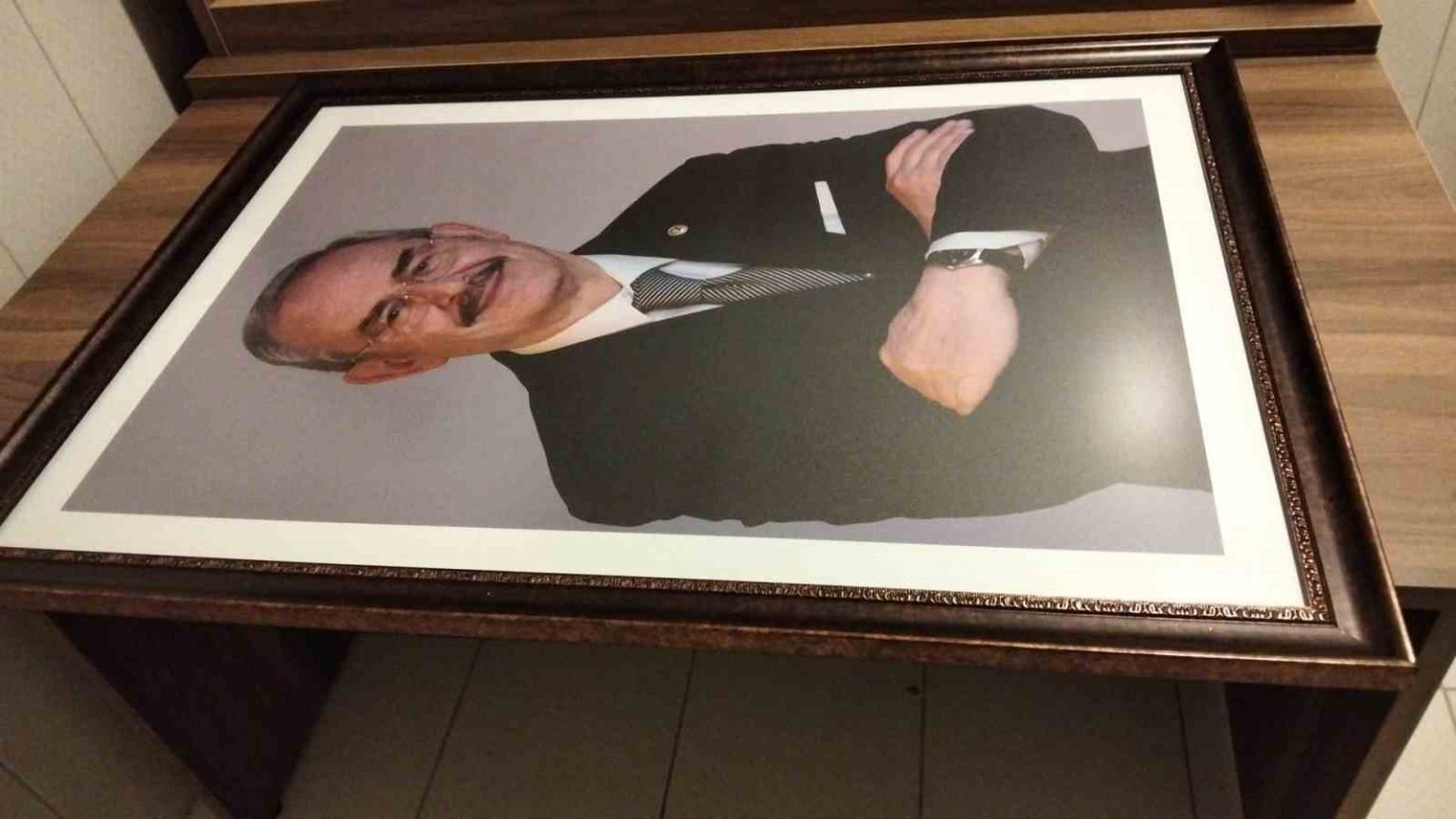 eskisehirde-yilmaz-buyukersenin-fotograflari-depolara-kaldirildi