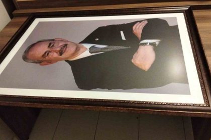 eskisehirde-yilmaz-buyukersenin-fotograflari-depolara-kaldirildi