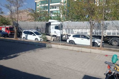 freni-bosalan-tir-baska-bir-tira-arkadan-carpti-1-yarali