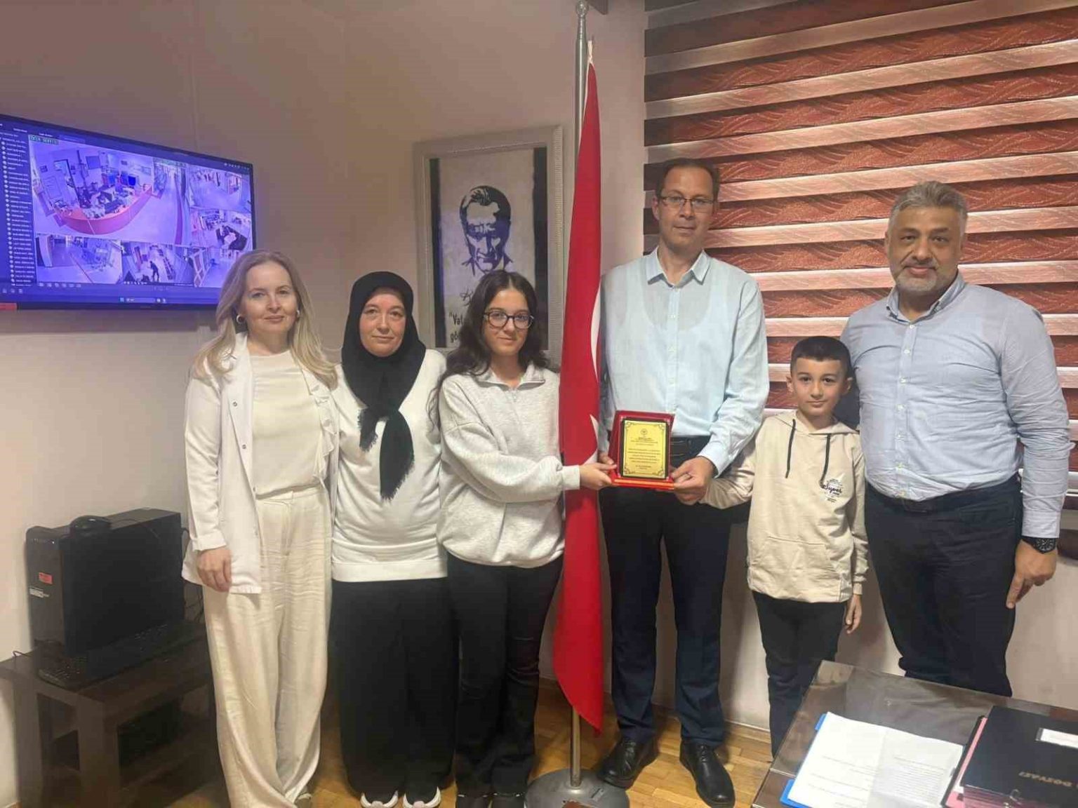 genc-kiz-sagligina-kavustu-annesi-hastaneye-bagis-yapti