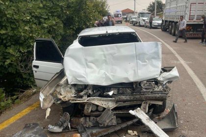 gordeste-iki-arac-kafa-kafaya-carpisti-4-yarali