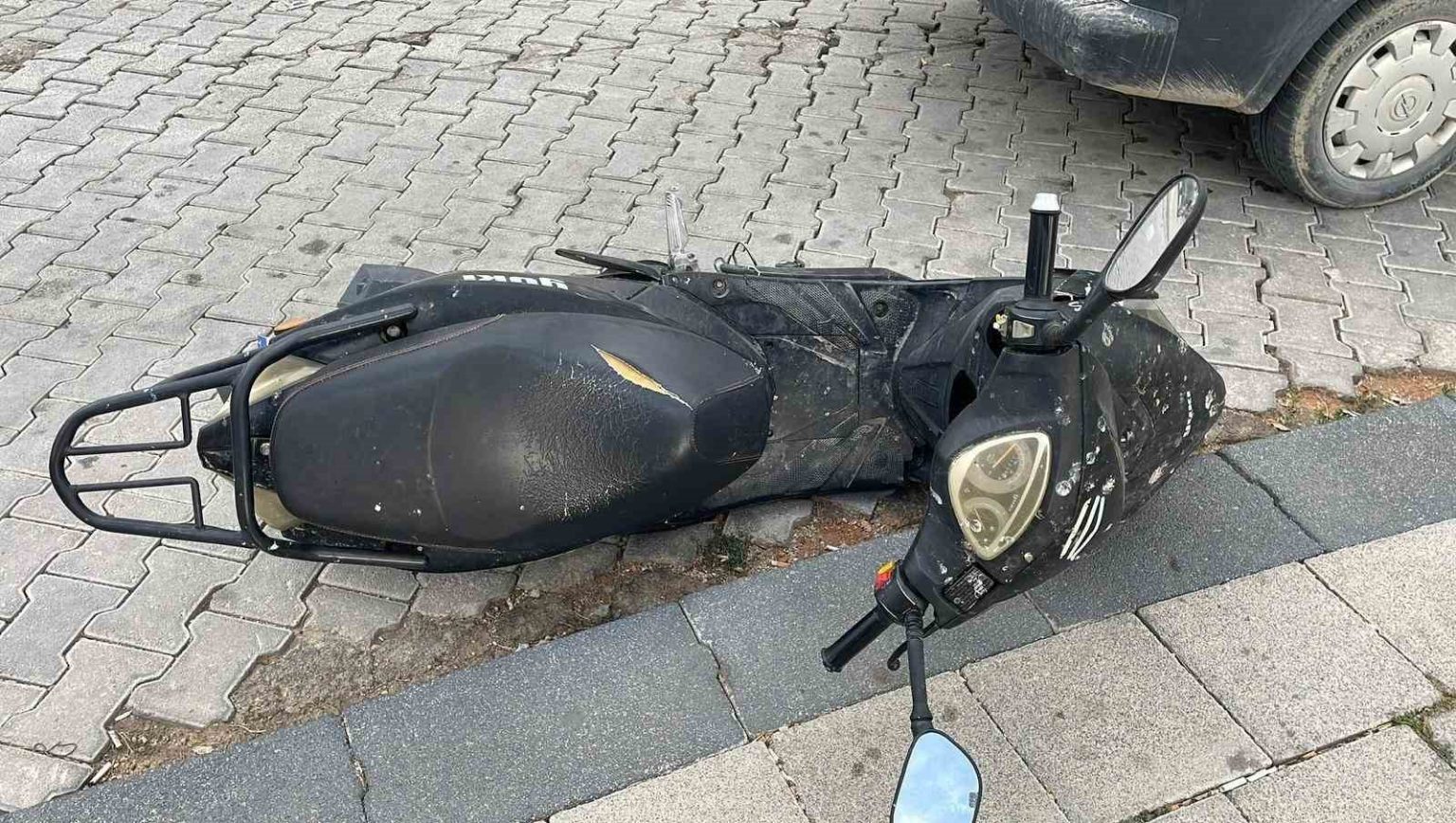 hafif-ticari-aracla-motosiklet-carpisti-1-yarali