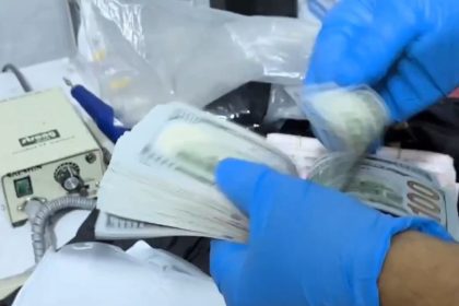 igdirda-sahte-dis-klinigine-operasyon-yuklu-miktarda-doviz-ve-tl-ele-gecirildi