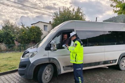 jandarma-ekiplerinden-ogrenci-guvenligi-ve-trafik-bilinci-denetimi