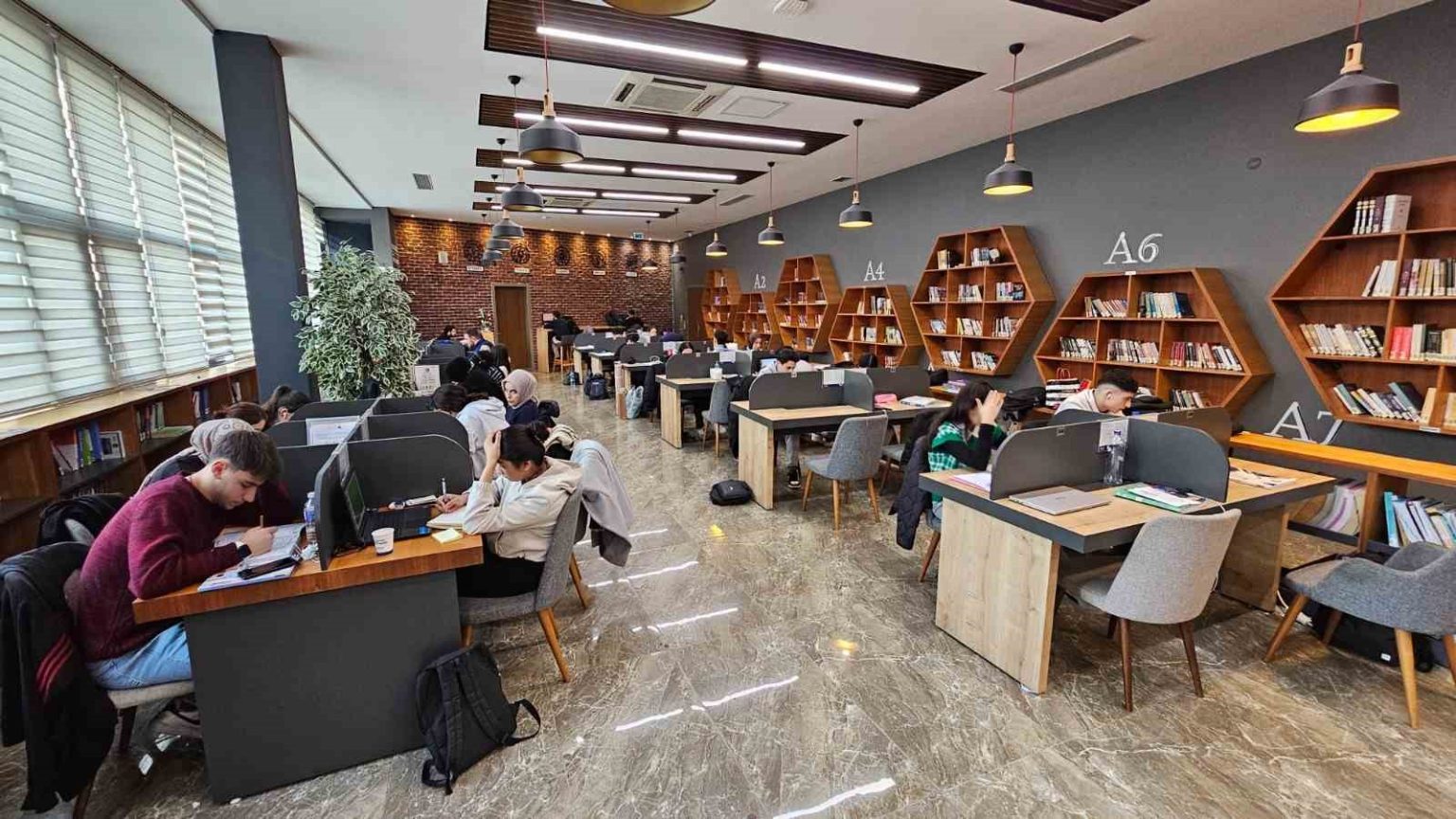 kagithane-belediyesinden-universite-ogrencilerine-egitim-destegi