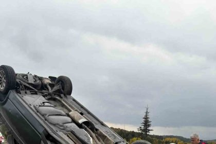 kastamonuda-takla-atan-hafif-ticari-aracin-surucusu-yaralandi