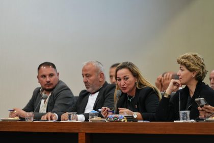 konyaalti-muhtarlar-meclisinde-mahallelerin-sorunlari-ve-cozum-onerileri-ele-alindi