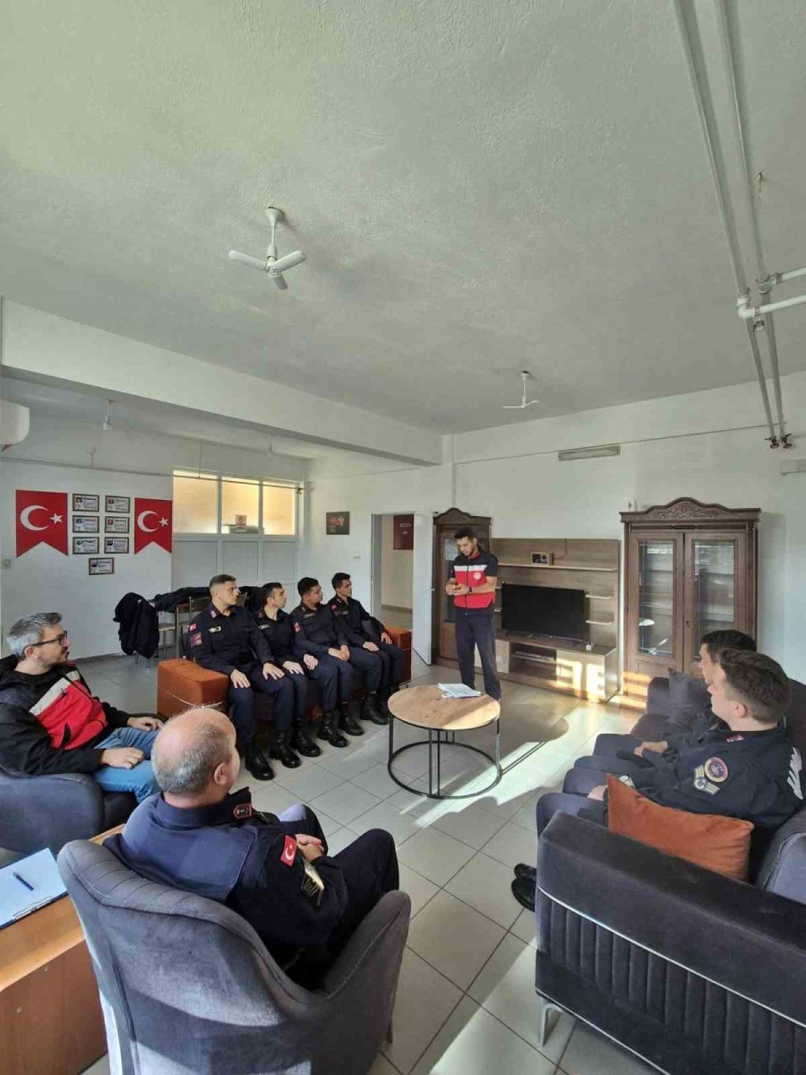 kutahyada-hayvan-nakillerinde-belge-kontrolu-ve-bilgilendirme-calismalari