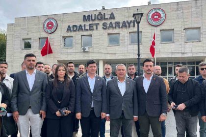 marmaris-belediye-baskani-unlu-kanuna-aykiri-yuruyus-davasinda-yargilaniyor