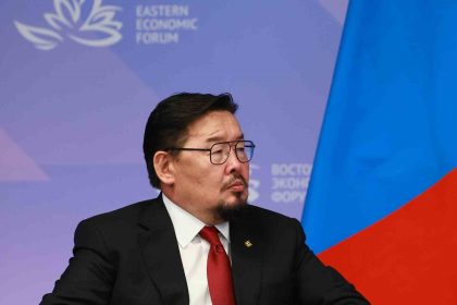 mogolistanda-yuksek-mahkeme-basbakan-zandanshatarin-azlini-iptal-etti