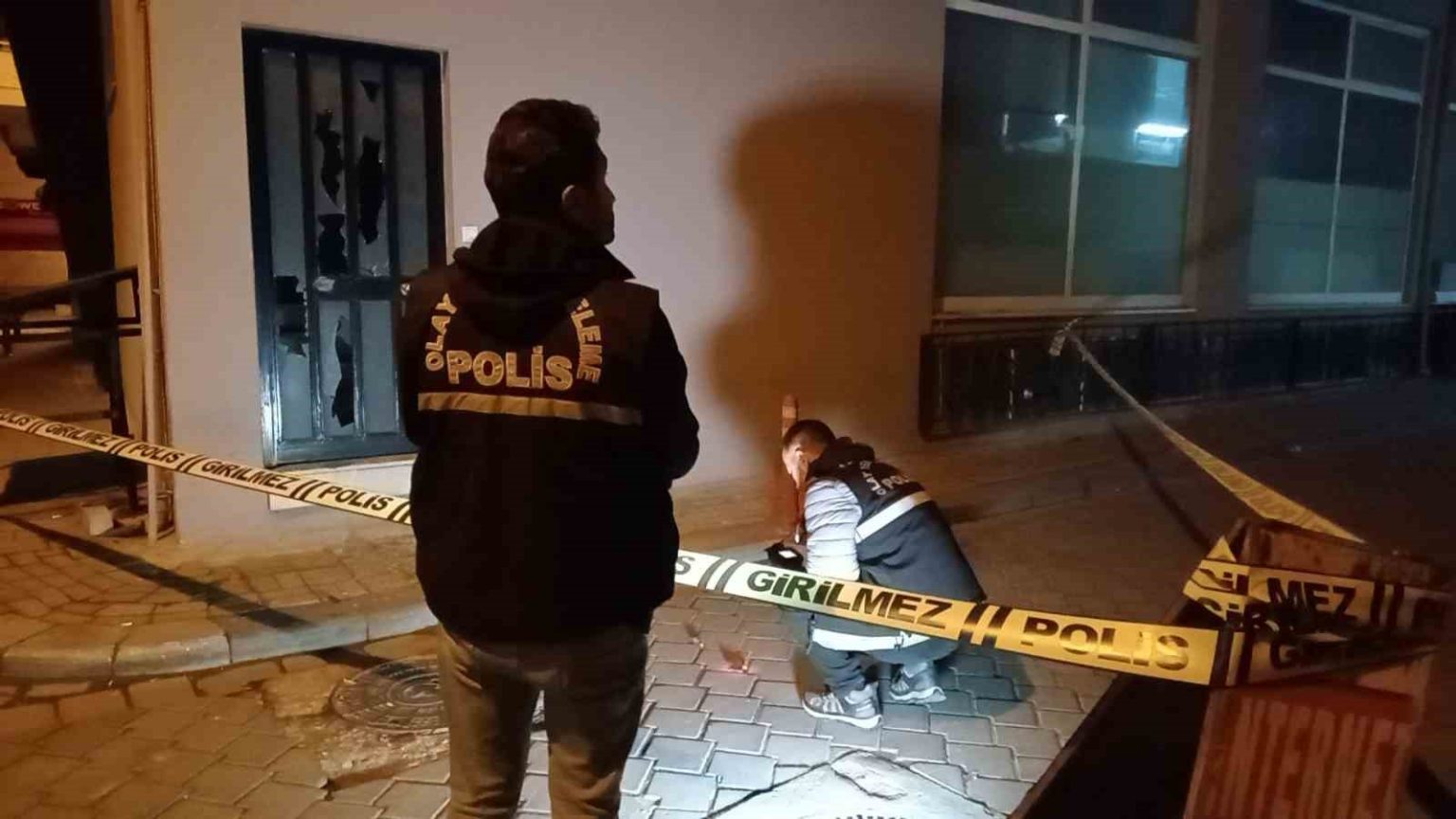 motosikletli-saldirganlar-is-yerine-tufekle-3-el-ates-acip-kacti