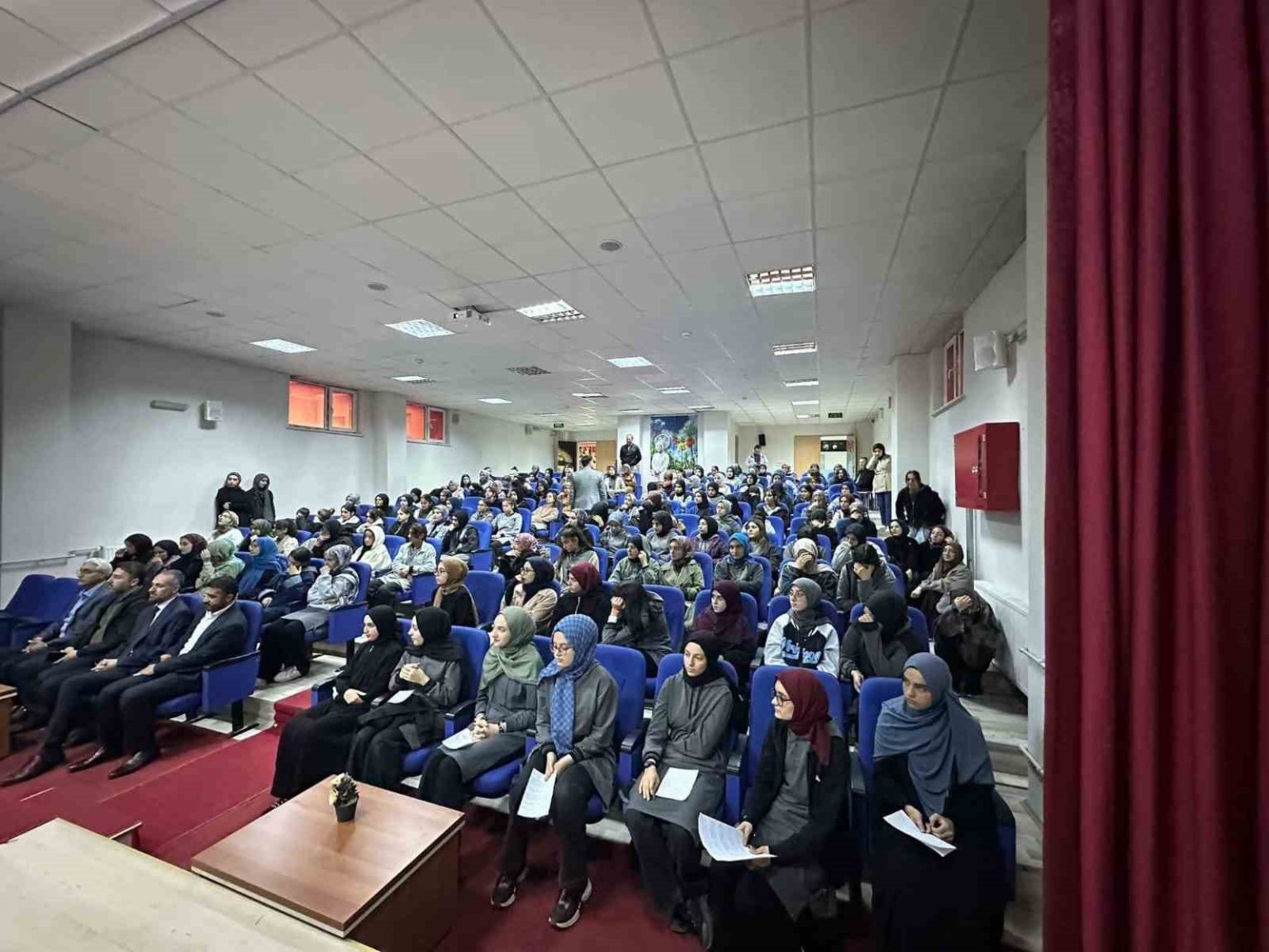 muftu-sik-ogrencilerle-bir-araya-geldi