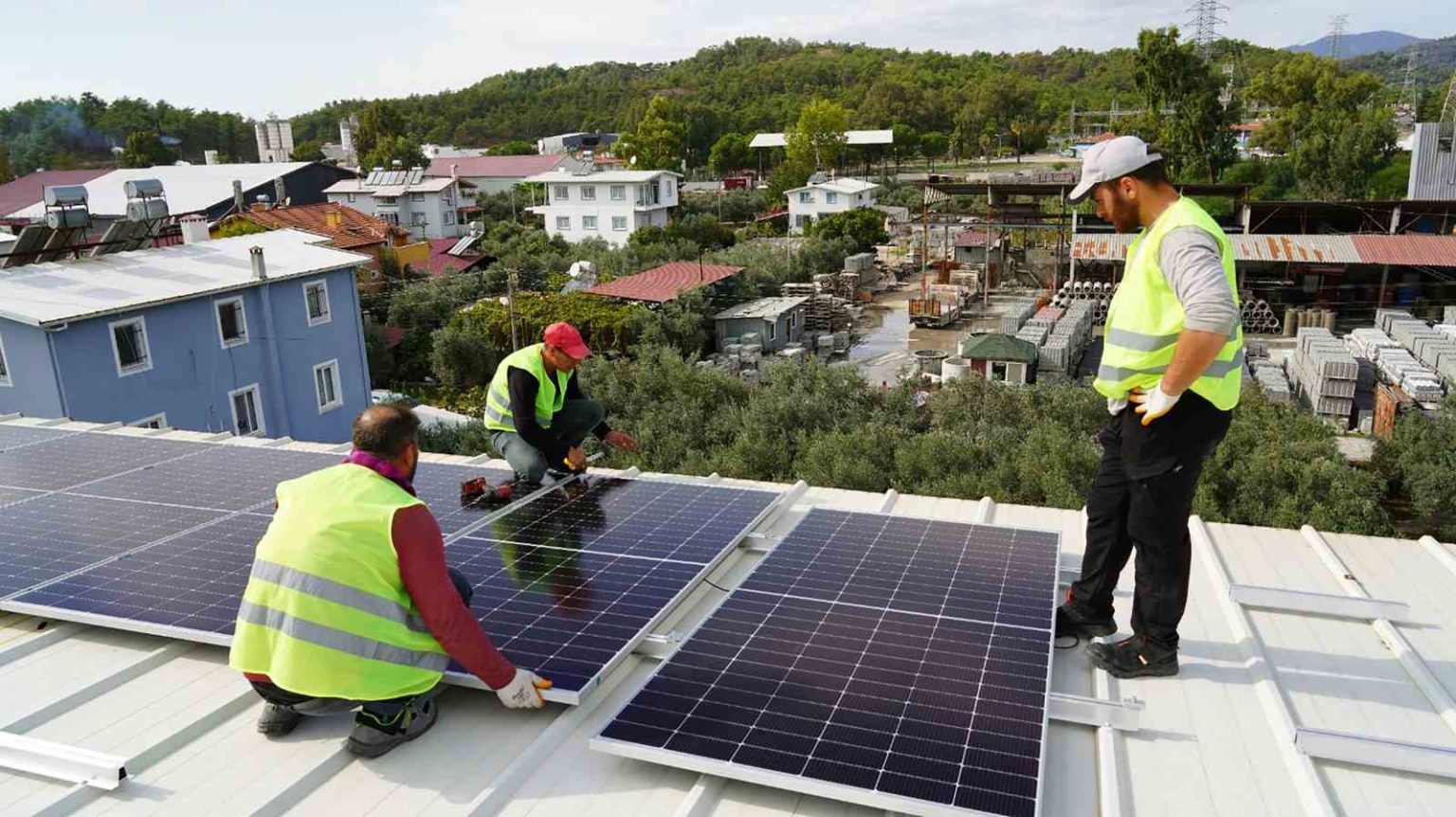 muski-fethiye-ve-bodrumda-gunes-enerjisi-santralleri-kurulumuna-basladi