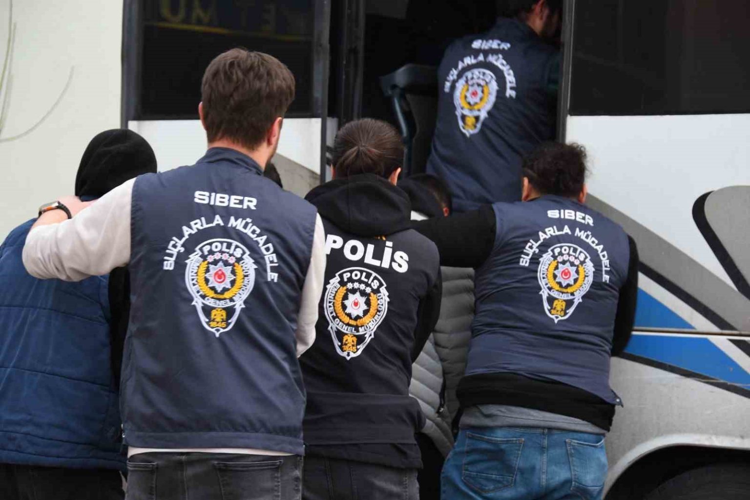 nevsehirde-34-bin-liralik-dolandiricilik-8-supheli-tutuklandi